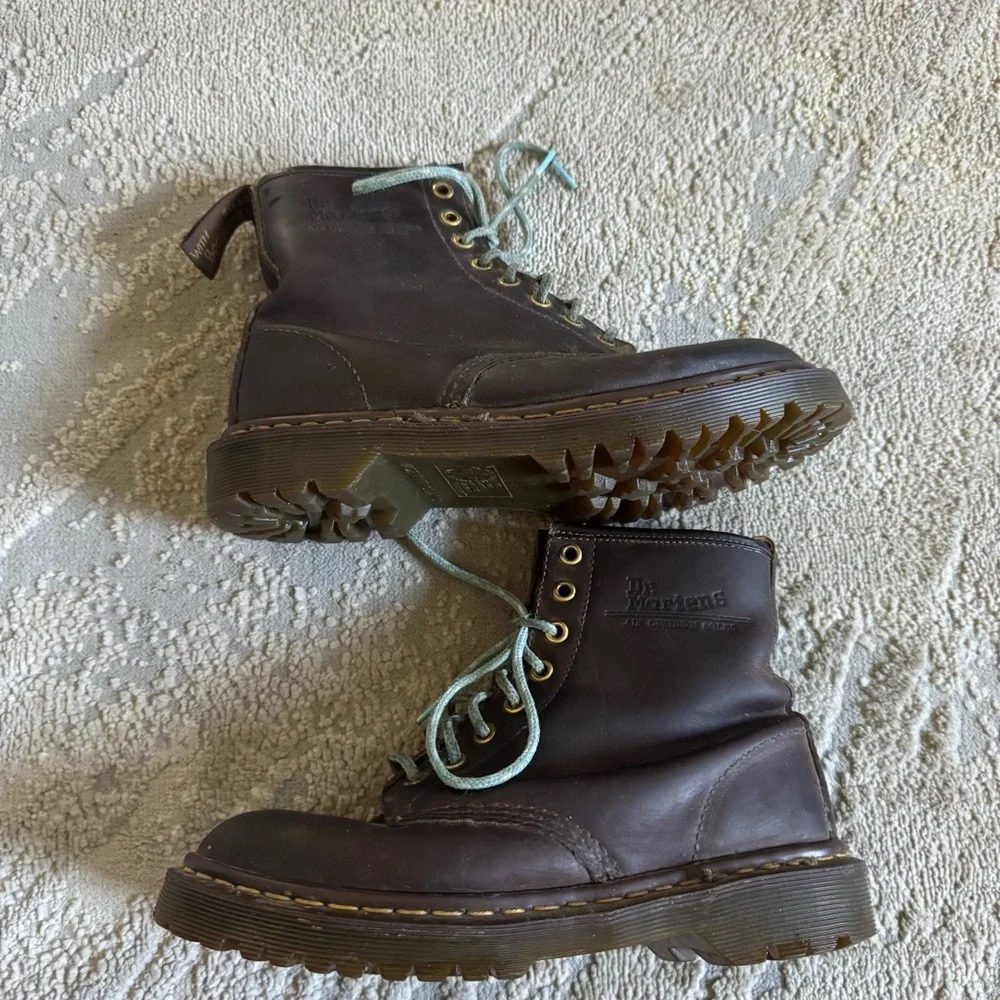 Vintage Dr. Martens boots brown lace up classic made in England 9